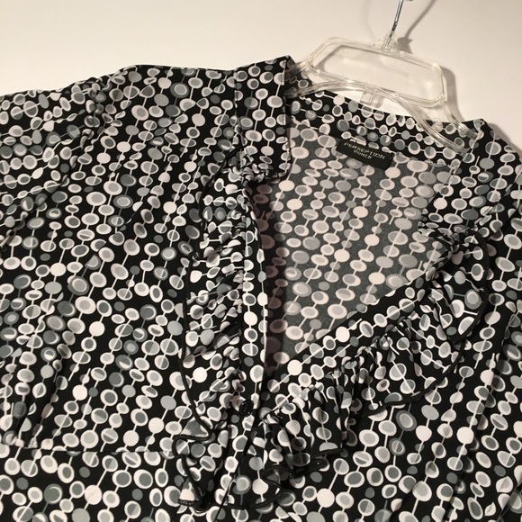 Perceptions Ruffle V Neck Top ~ 1X - Picture 5 of 8